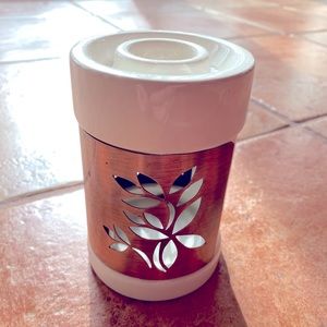 The Body Shop Fragrance Oil Burner Brass Floral ceramic